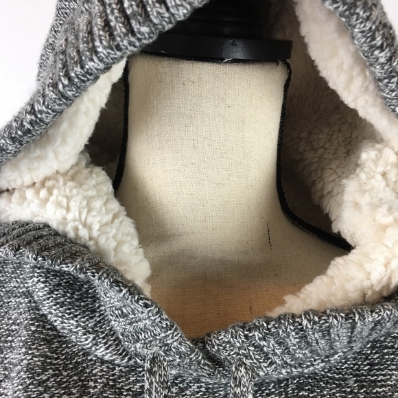 Yes Lola Cropped Hoodie Sweater - Picture 2 of 6